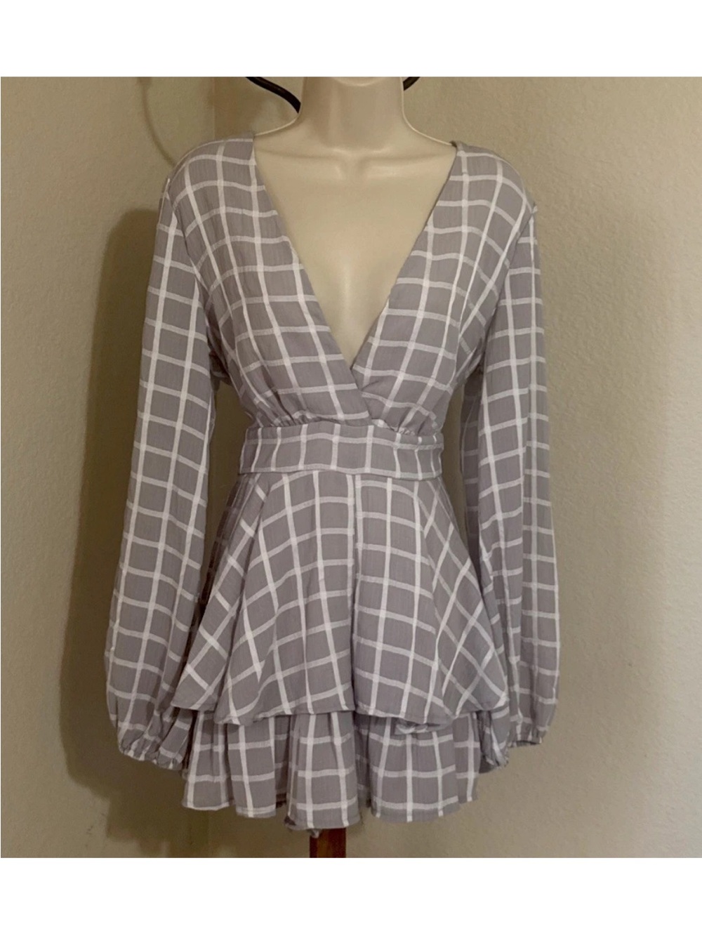 Gray Plaid Deep V Long Sleeve Dress — Built‑In Shorts —Ruffle Fit & Flare Size L